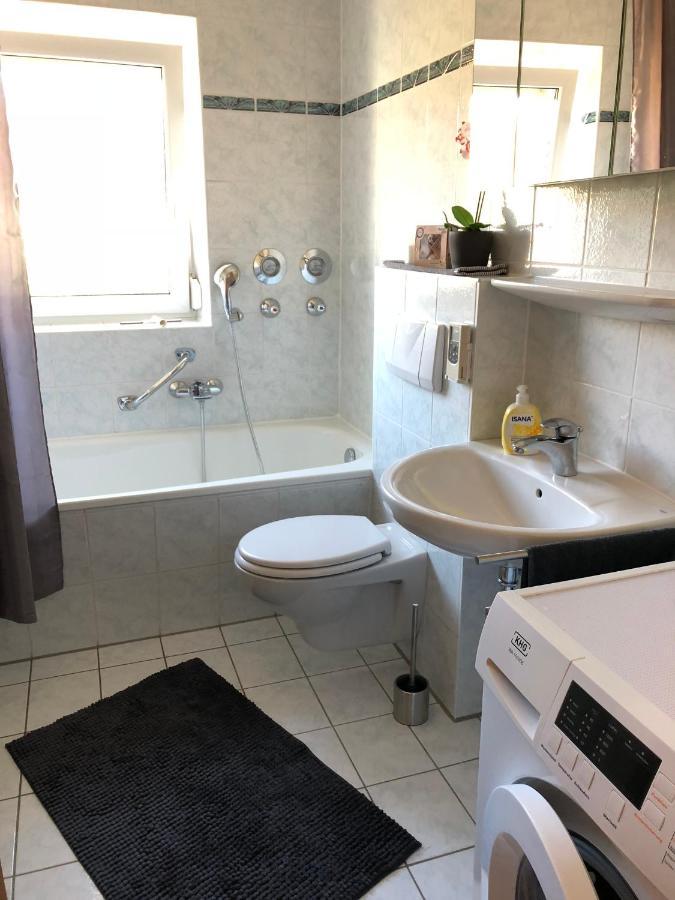 2 Zimmer Wohnung Mit Balkon - Naehe Messe Haar  Bagian luar foto